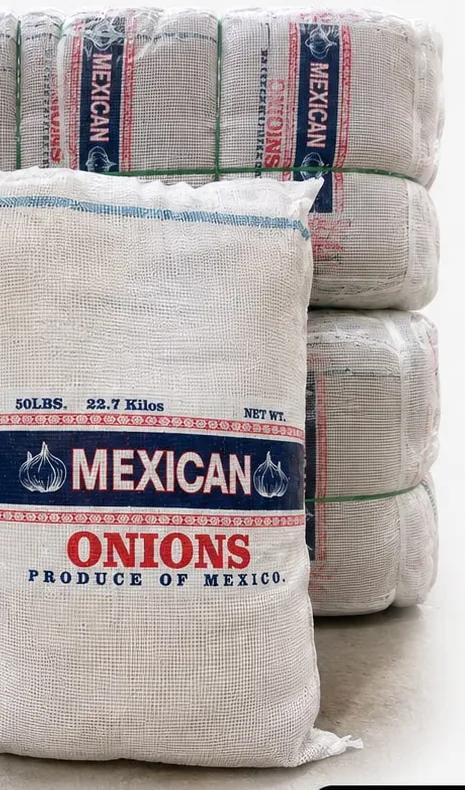 Arpilla blanca de exportación de 50 lb impresa «Mexican Onions», frente a las pacas